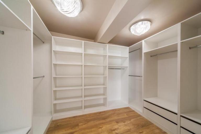 Comment réussir l'installation de votre dressing à Domessin ?